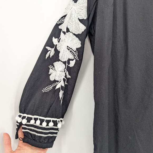 Chicos Romantic Contrast Embroidered Tunic Top Black And White Size Large / 3 - Picture 7 of 10